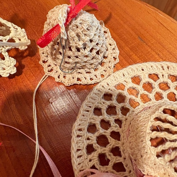 Handcrafted Crochet Ornament Set of 5 vintage handmade - Picture 5 of 6
